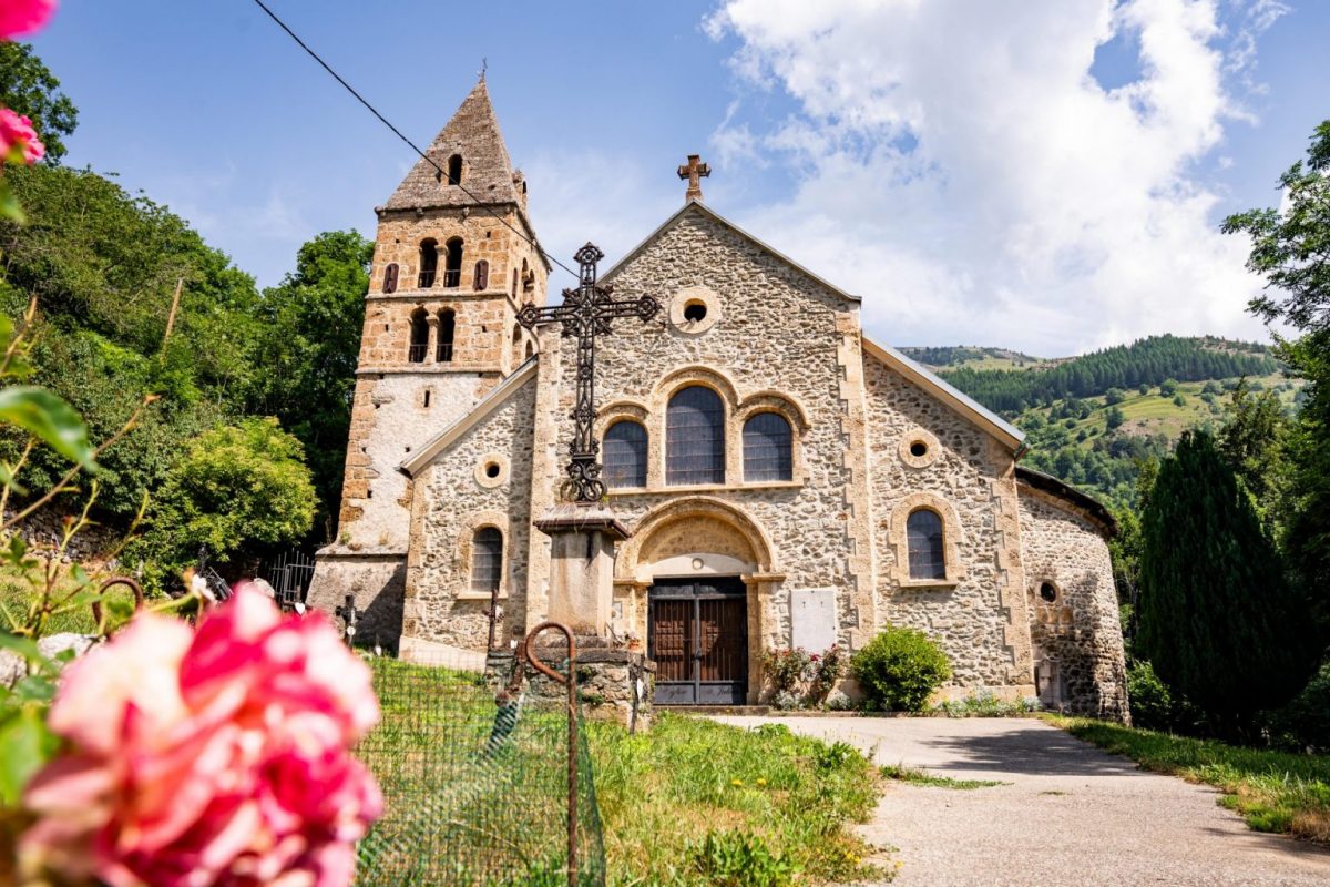 Auris-en-Oisans Chruch cultural heritage