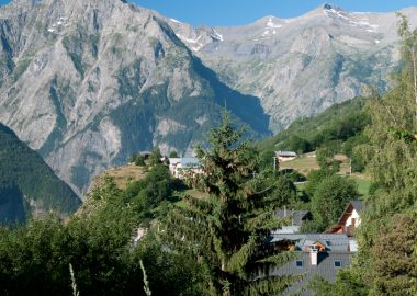 Le tour des hameaux – Hiking from Les Cours