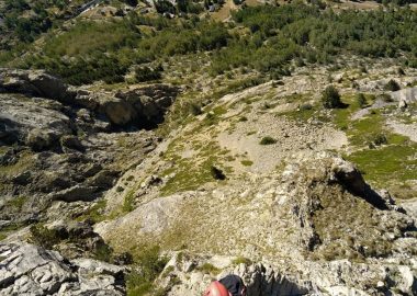 Introduction to and training in climbing and mountaineering