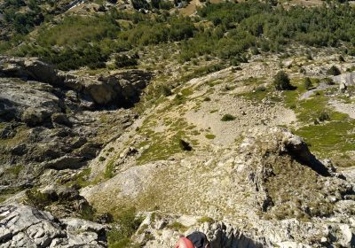 Introduction to and training in climbing and mountaineering