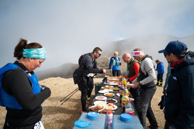 Volunteer at the refreshment station in Les Deux Alpes