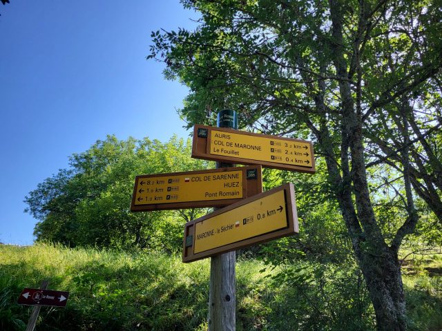 Pedestrian sign in the hamlet of Rosai
