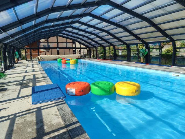 Panoramic covered swimming pool_Auris-en-Oisans