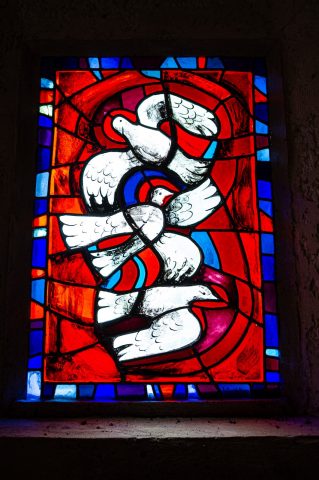 Stained-glass window by Arcabas, Rosai Chapel