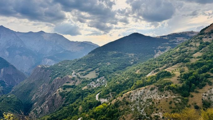 View of the hamlets of Auris from Chemin de la Mine
