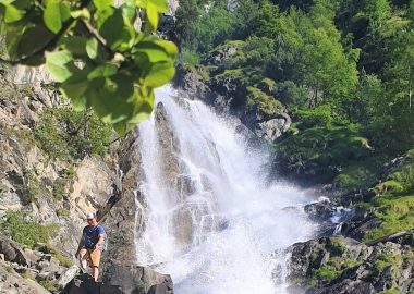 Petit Pilier by the waterfall with Aventure Verticale La Meije.O
