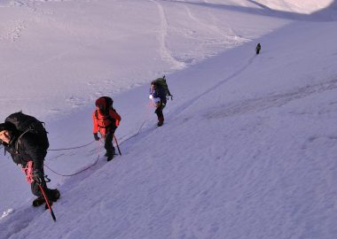 A guided glacier hike: your first steps in high mountains!